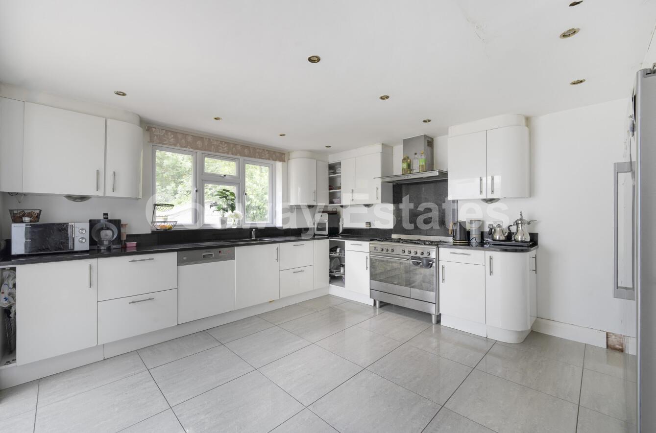 Worcester Crescent, Mill Hill, NW7, Mill Hill